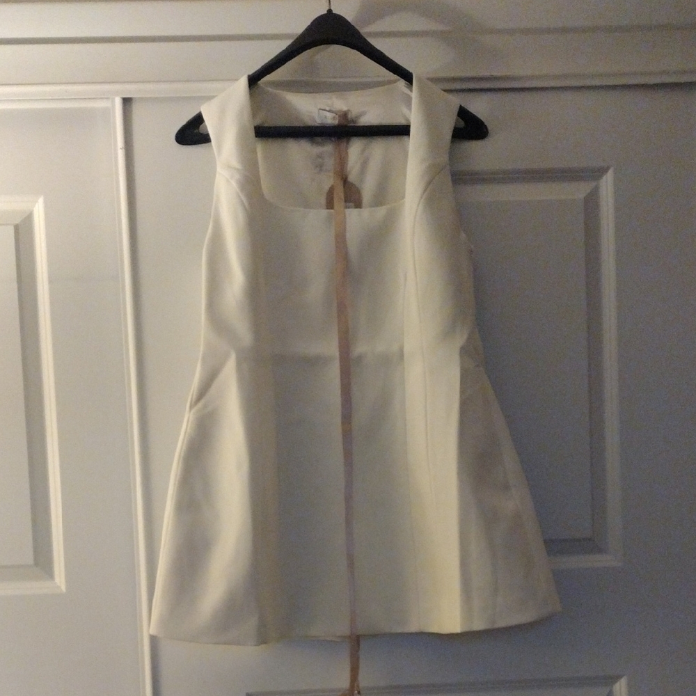 Elegant White Sleeveless Dress